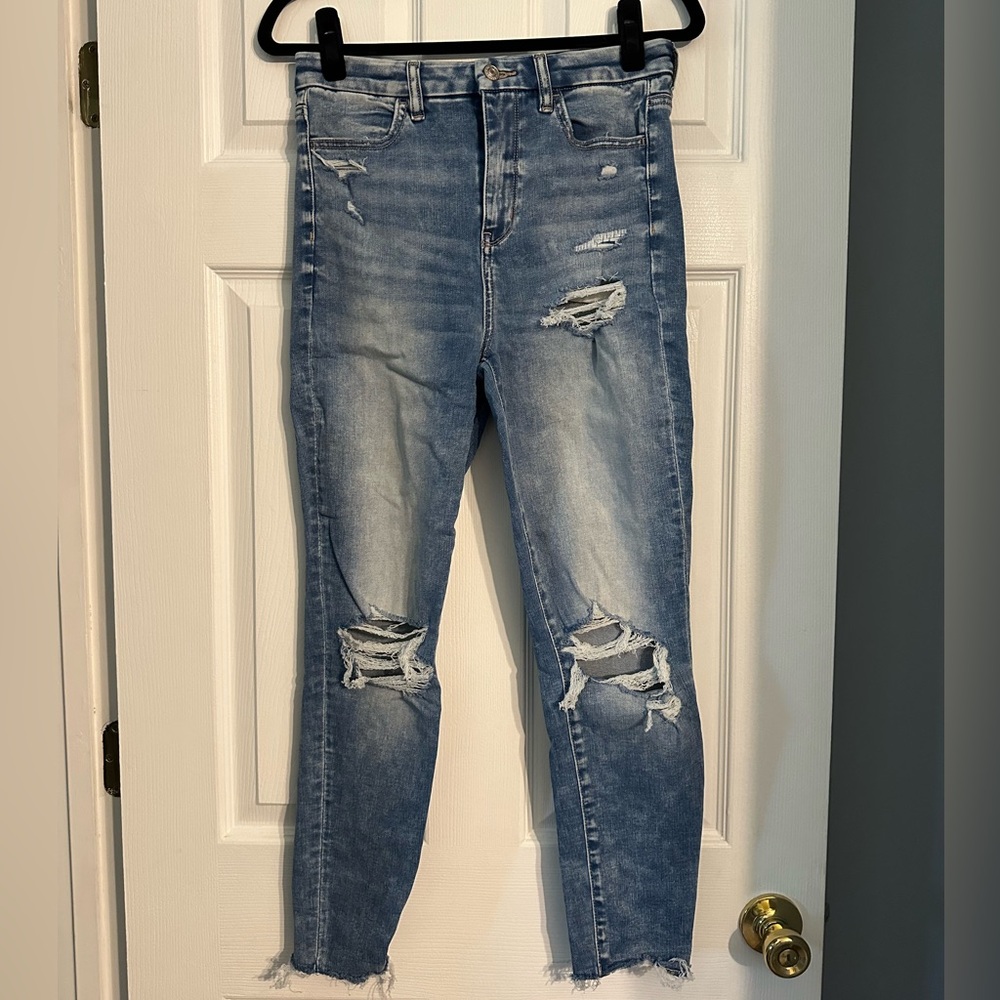 Distressed American Eagle Women's Super High-Rise Jeggings